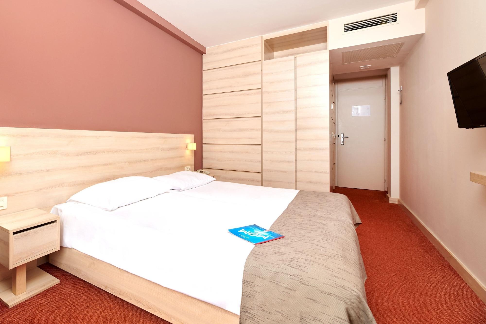 Materada Plava Laguna 3*